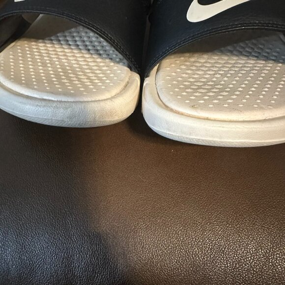 Nike Womens Benassi Duo Ultra Slide Sandals - Picture 8 of 9